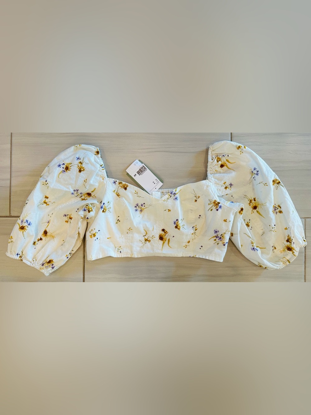 NWT H&M Women’s Size M Linen Blend Puff-Sleeve Crop Top in Ivory Floral